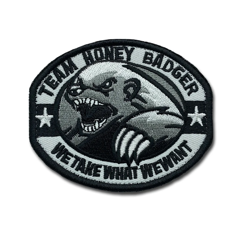 Parche bordado Honey Badger con gancho para chaqueta y mochila - imagen 4
