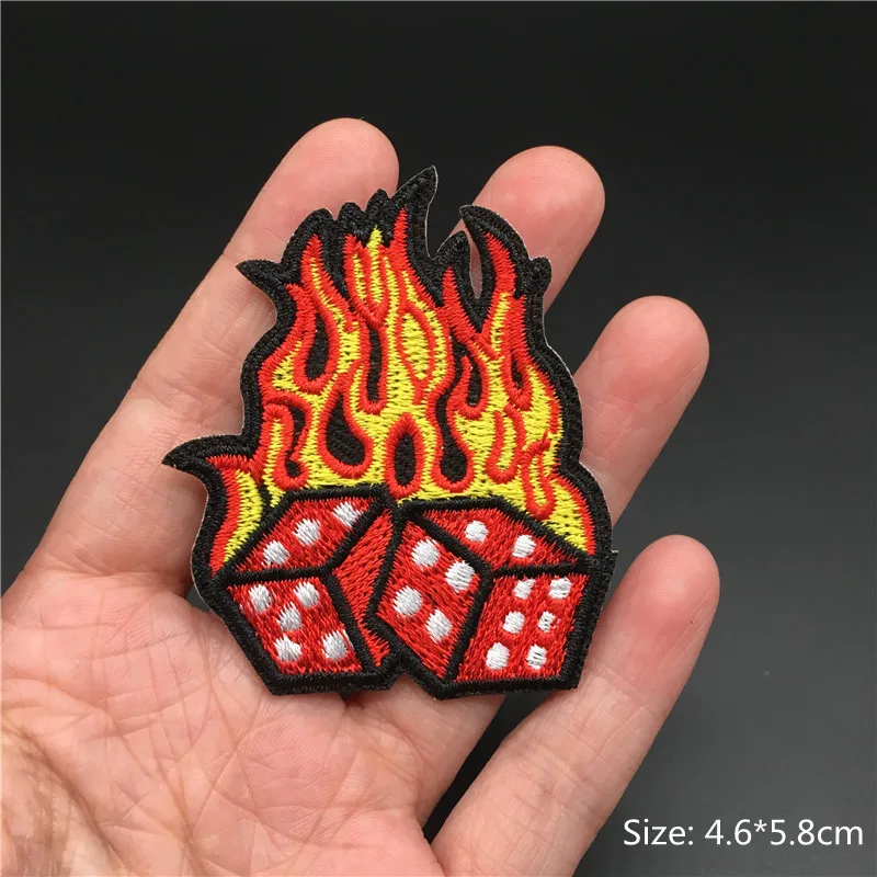 Parche bordado termoadhesivo corazón, calavera y plátano para ropa - imagen 3