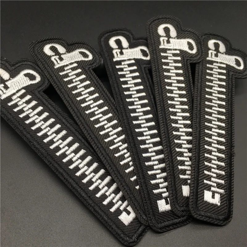 Parche táctico bordado con cremallera Punk blanco negro para chaqueta - imagen 3