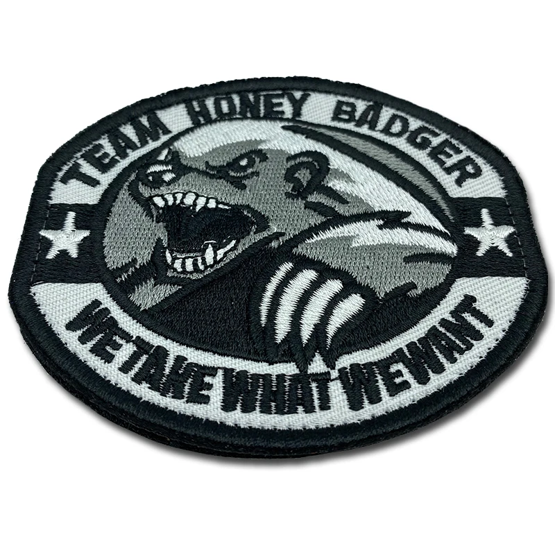 Parche bordado Honey Badger con gancho para chaqueta y mochila - imagen 5