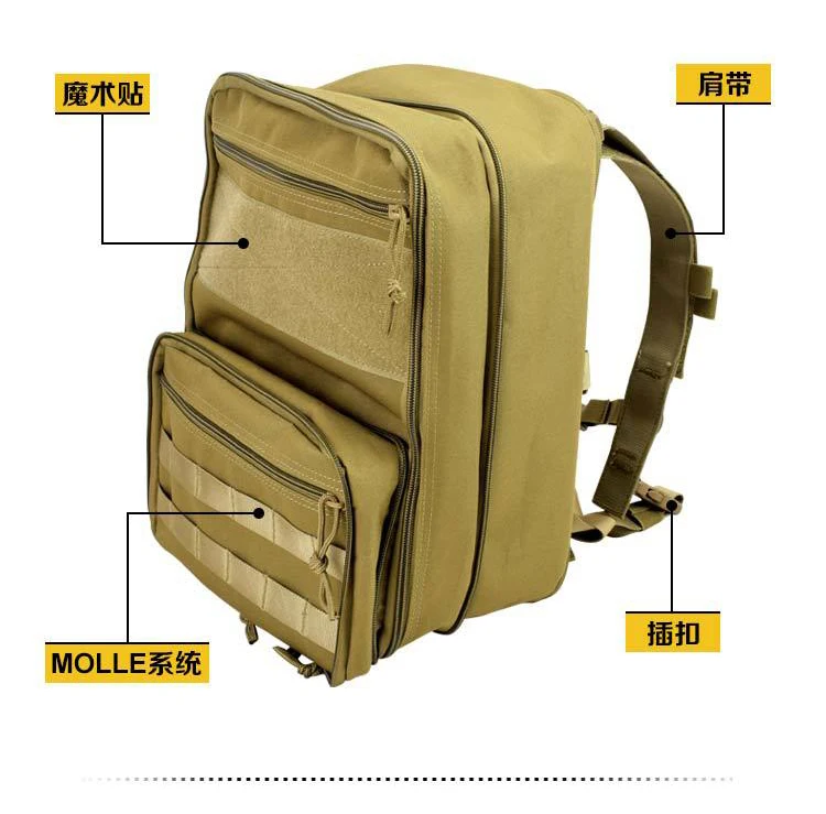 Mochila táctica en entorno outdoor