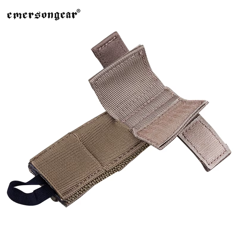 Bolsa de antena Emersongear en configuración MOLLE sobre portaplacas