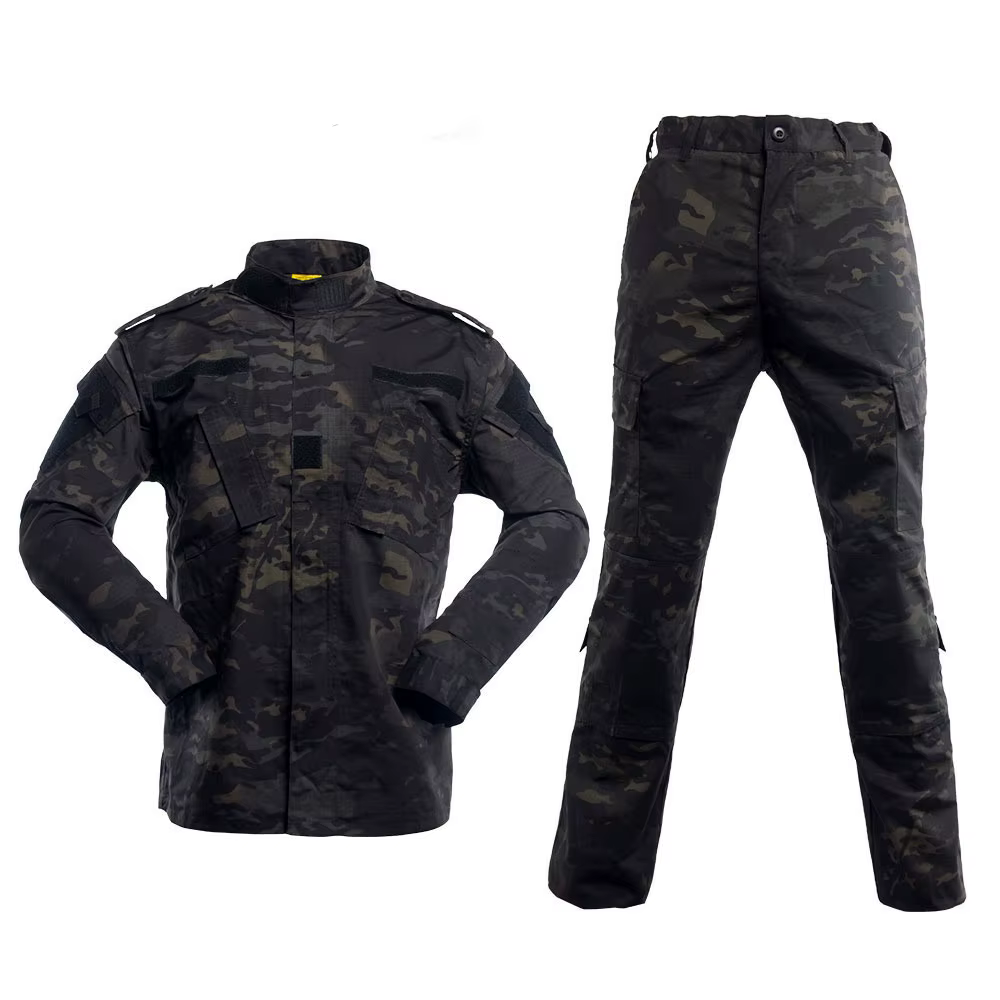 Uniforme táctico en color Multicam negro