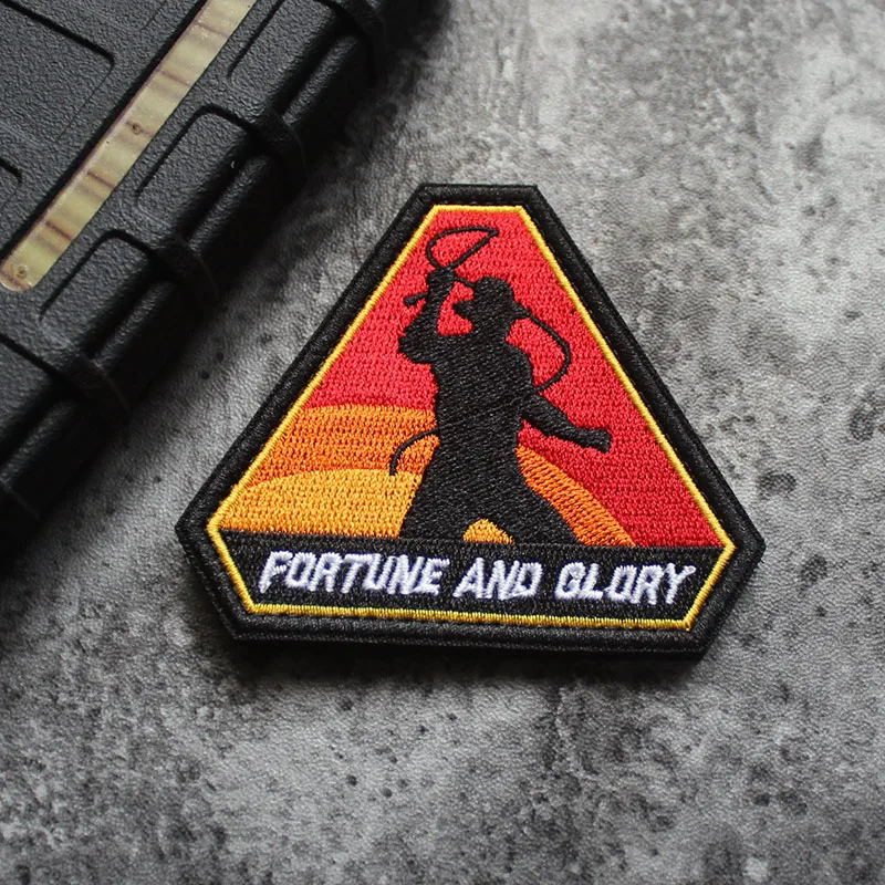 Parche Táctico Bordado PORTUNE y GLORY – Triangular Colorido para Ropa