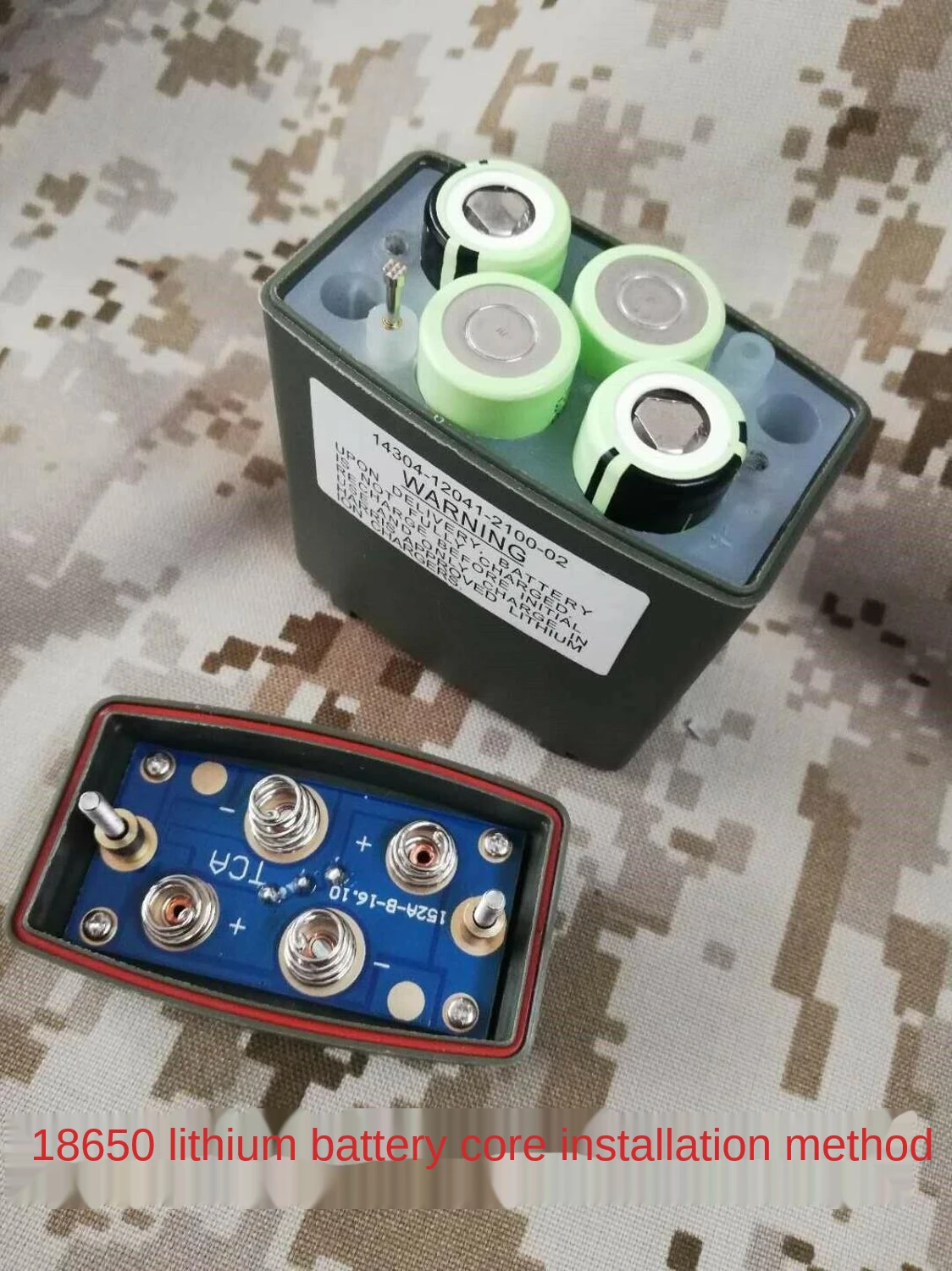 Estuche baterías radio AN/PRC-152A con línea escritura frecuencia - imagen 5