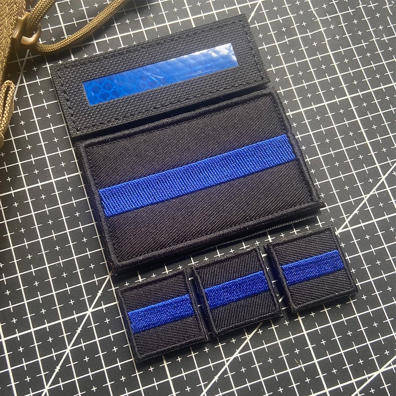 Parche reflectante táctico bordado con líneas azules