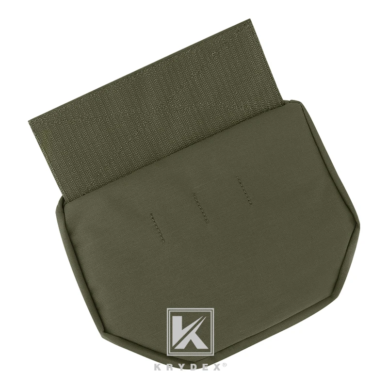 Vista frontal de la bolsa montada en chaleco táctico durante ejercicio de campo