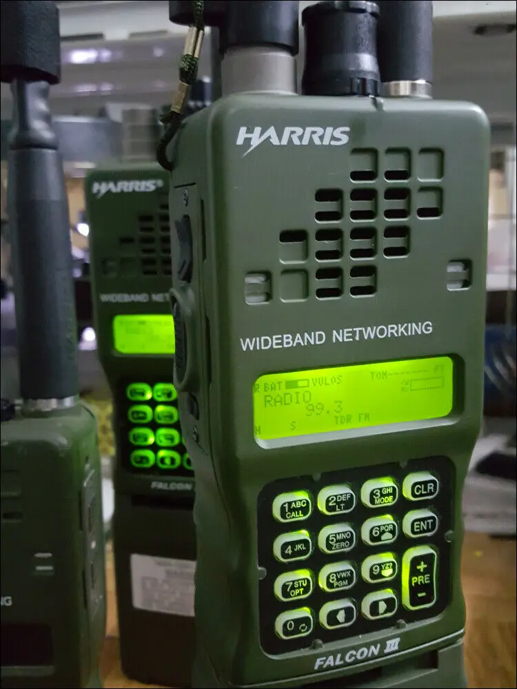 Estuche baterías radio AN/PRC-152A con línea escritura frecuencia