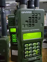 Estuche baterías radio AN/PRC-152A con línea escritura frecuencia