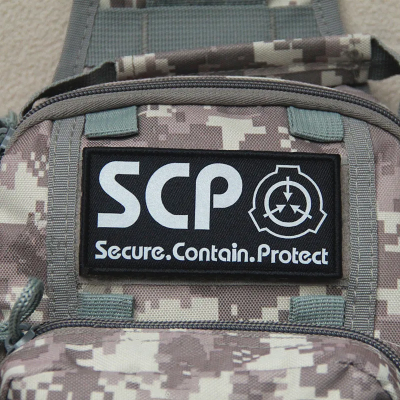 Mochila táctica con parches reflectantes y logo flecha – SCP Natural - imagen 3
