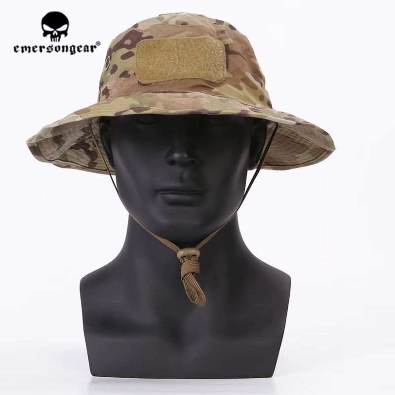 Vista frontal del sombrero táctico EMERSONGEAR Bonnie Hat