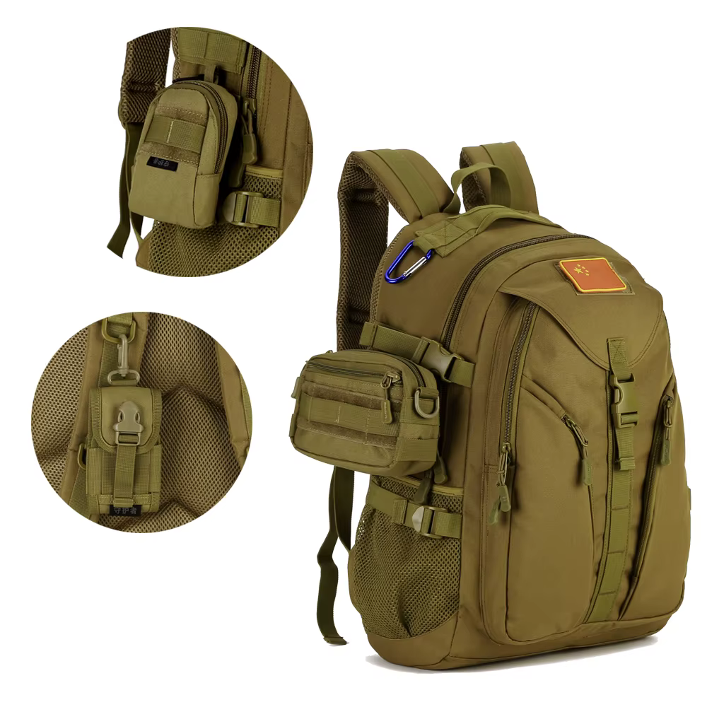 Mochila con accesorios tácticos