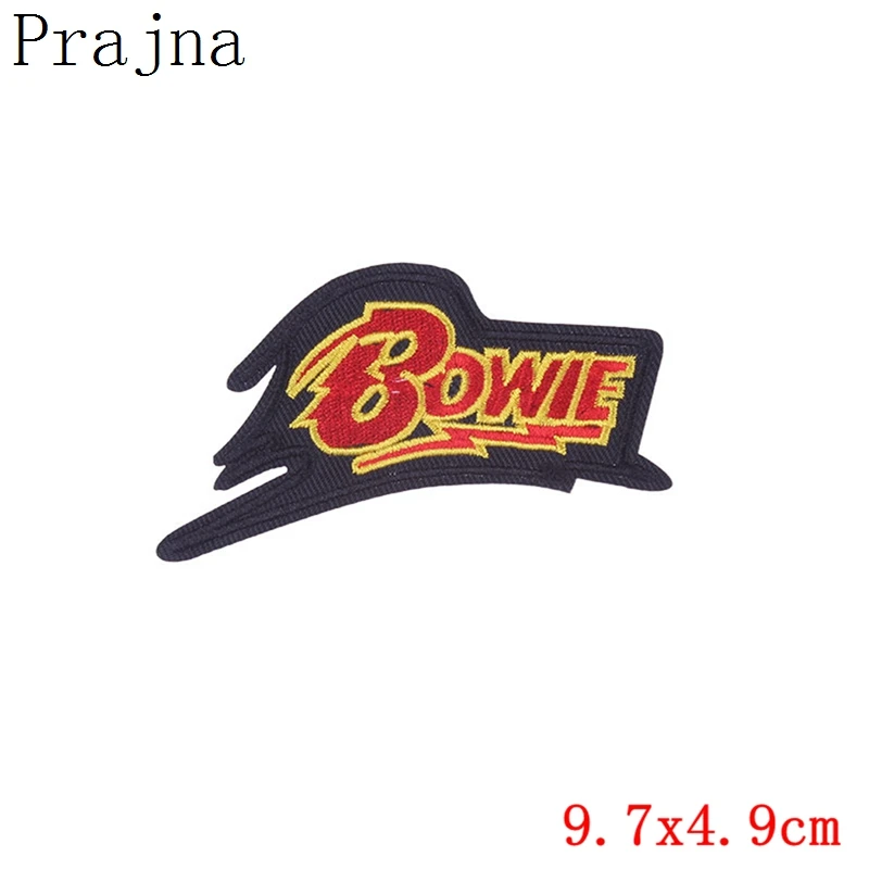 Parche de letras Bowie para planchar sobre una chaqueta vaquera