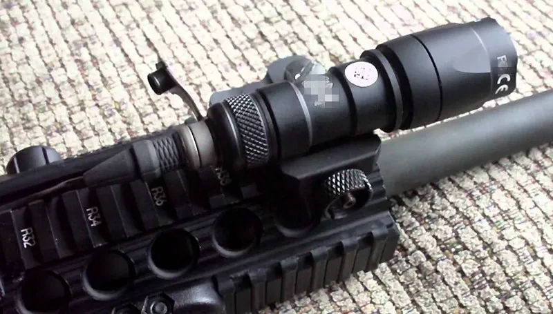 Linterna táctica M300 Mini Scout vista lateral