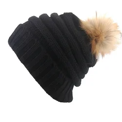 Gorro de invierno con pompón de piel sintética cálido