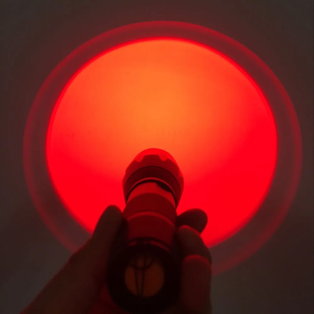 Linterna táctica LED roja zoom – Caza, senderismo y trabajo - imagen 4