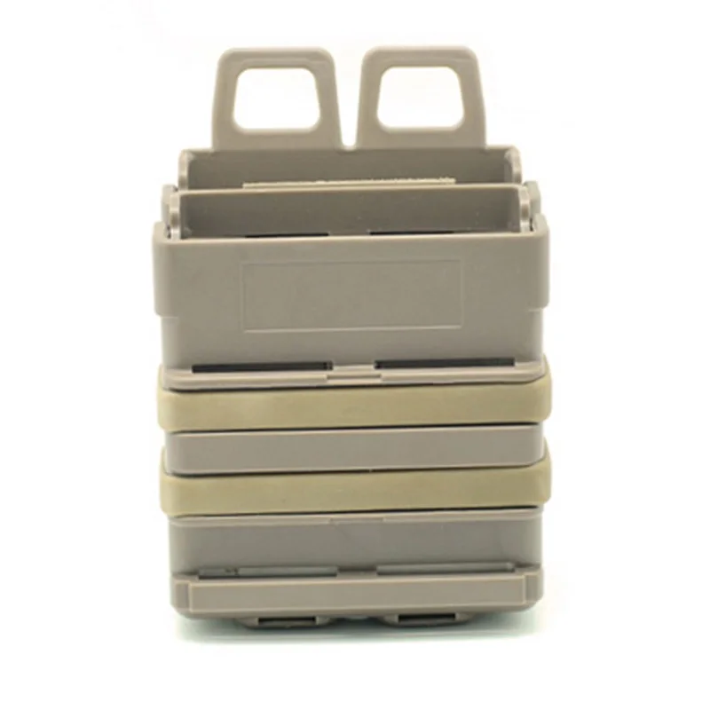 Portacargadores táctico FAST MAG en superficie de entrenamiento