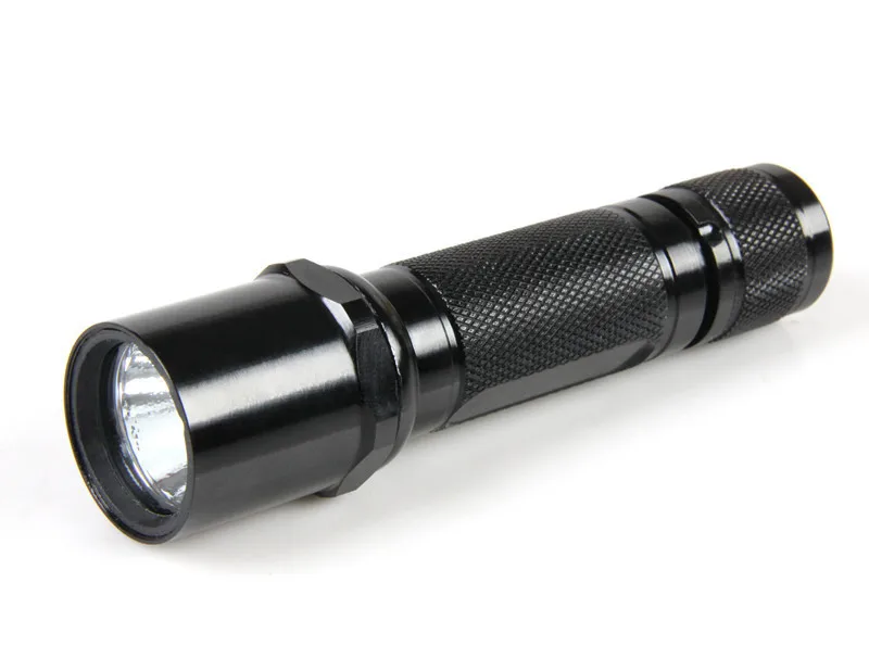 Linterna táctica GZ150016 encendida