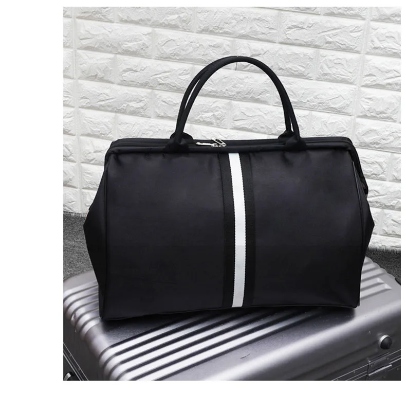 Bolsa de viaje cerrada vista frontal
