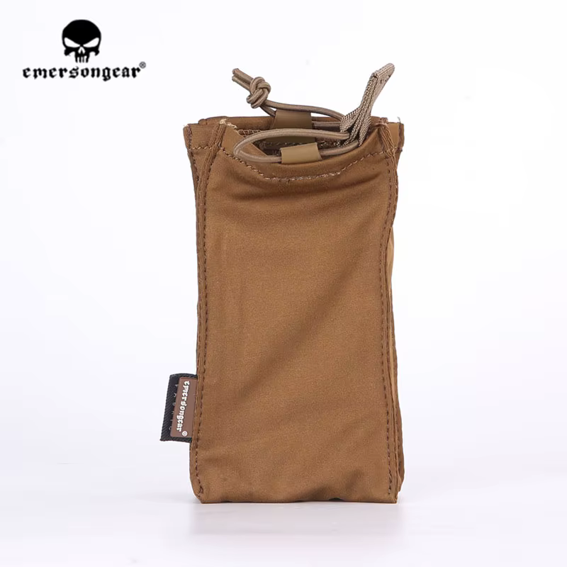 Funda Emersongear en uso con equipamiento táctico