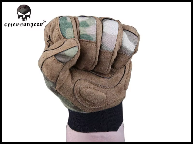 Guantes sobre la mano