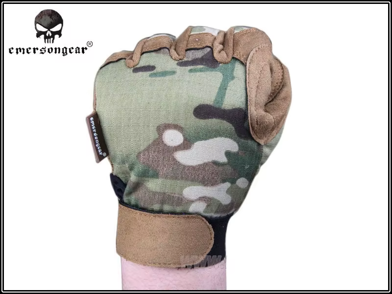 Guantes en acción durante entrenamiento