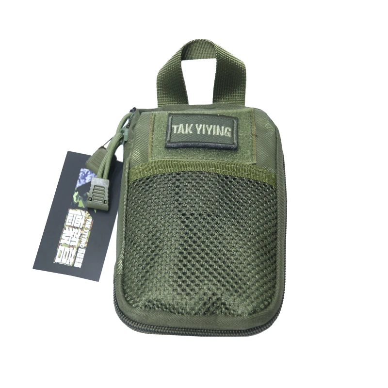 Organizador EDC en uso con mochila táctica