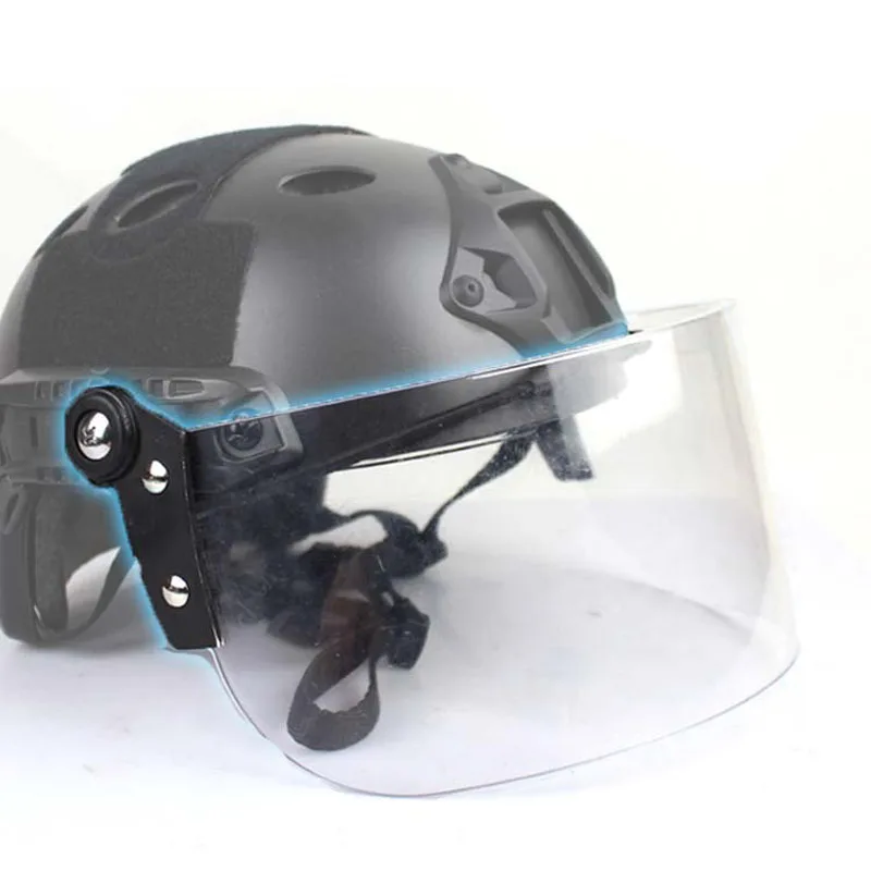 Visera abatible montada en casco táctico