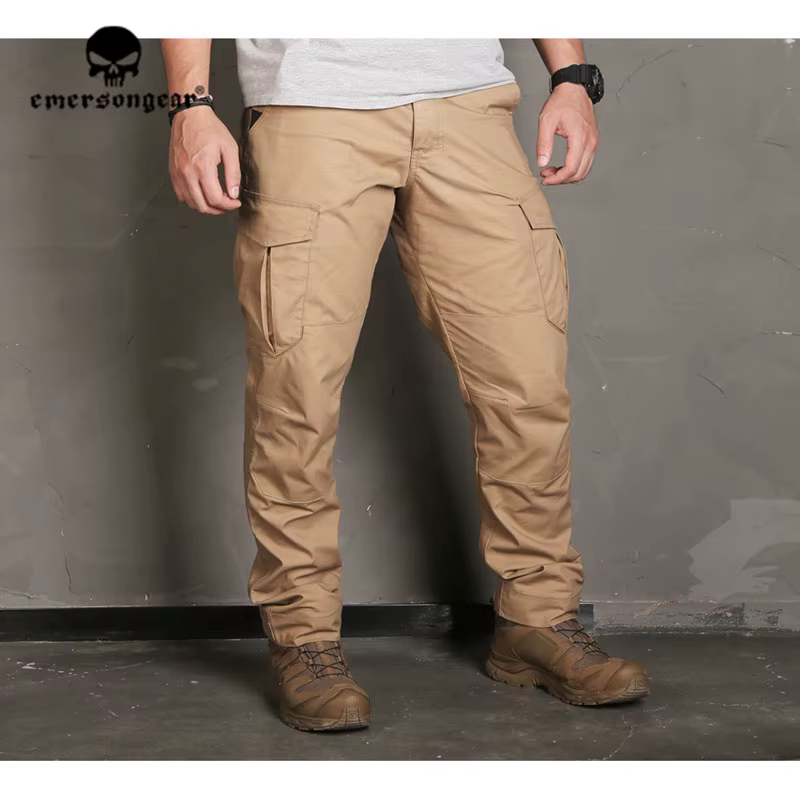 Detalle del corte 3D y tejidos de los pantalones