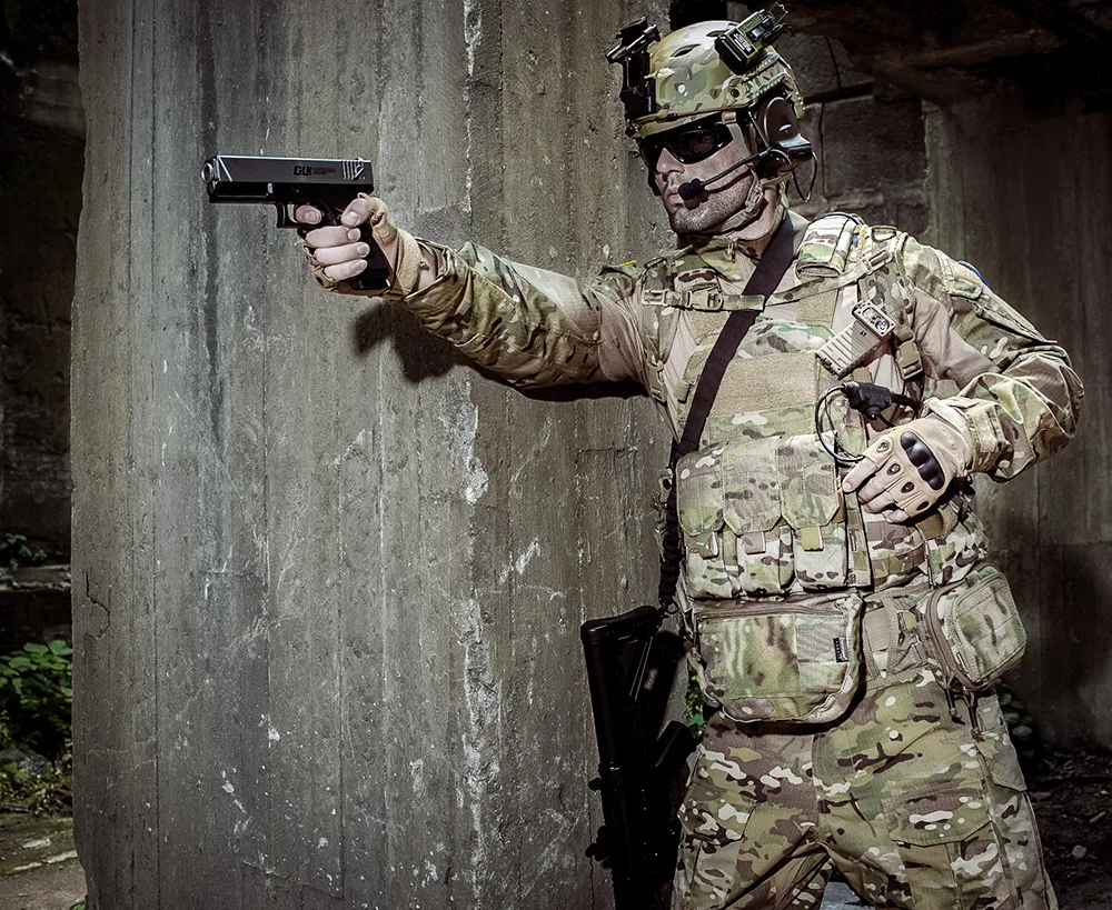 Vista trasera del conjunto con el patrón Multicam completo