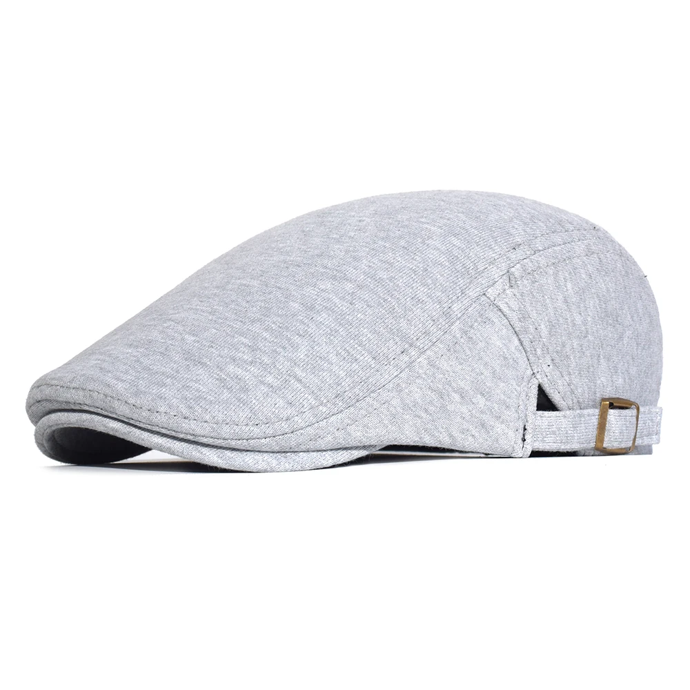 Gorra plana con acabado sobrio en color sólido