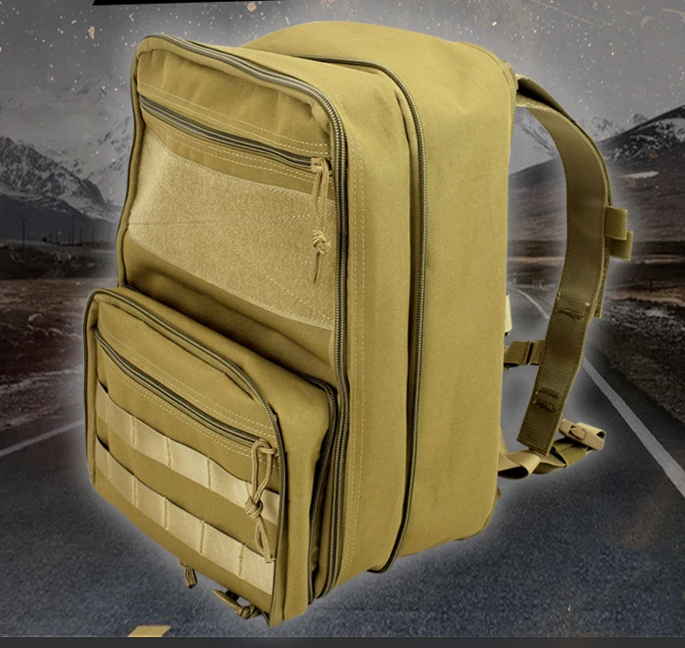 Mochila táctica D3 Flatpack Molle en uso de equipo
