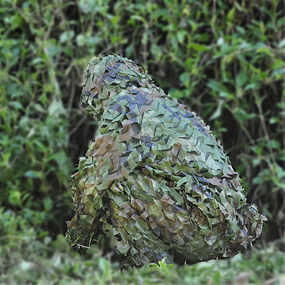 Detalle de la chaqueta Ghillie con hojas 3D