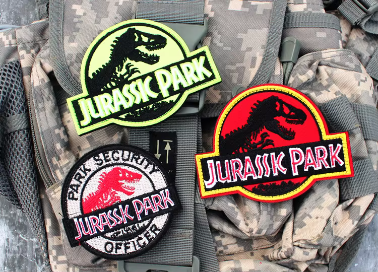 Parche bordado con efecto 3D y diseño de dinosaurios
