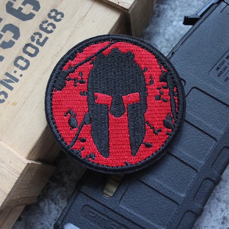 Parche calavera espartana rojo – Parches tácticos MOLLE para uniforme - imagen 5