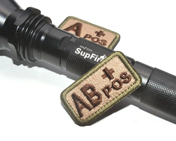 Parche tipo de sangre bordado A+ - rayas tacticas con Velcro - imagen 2