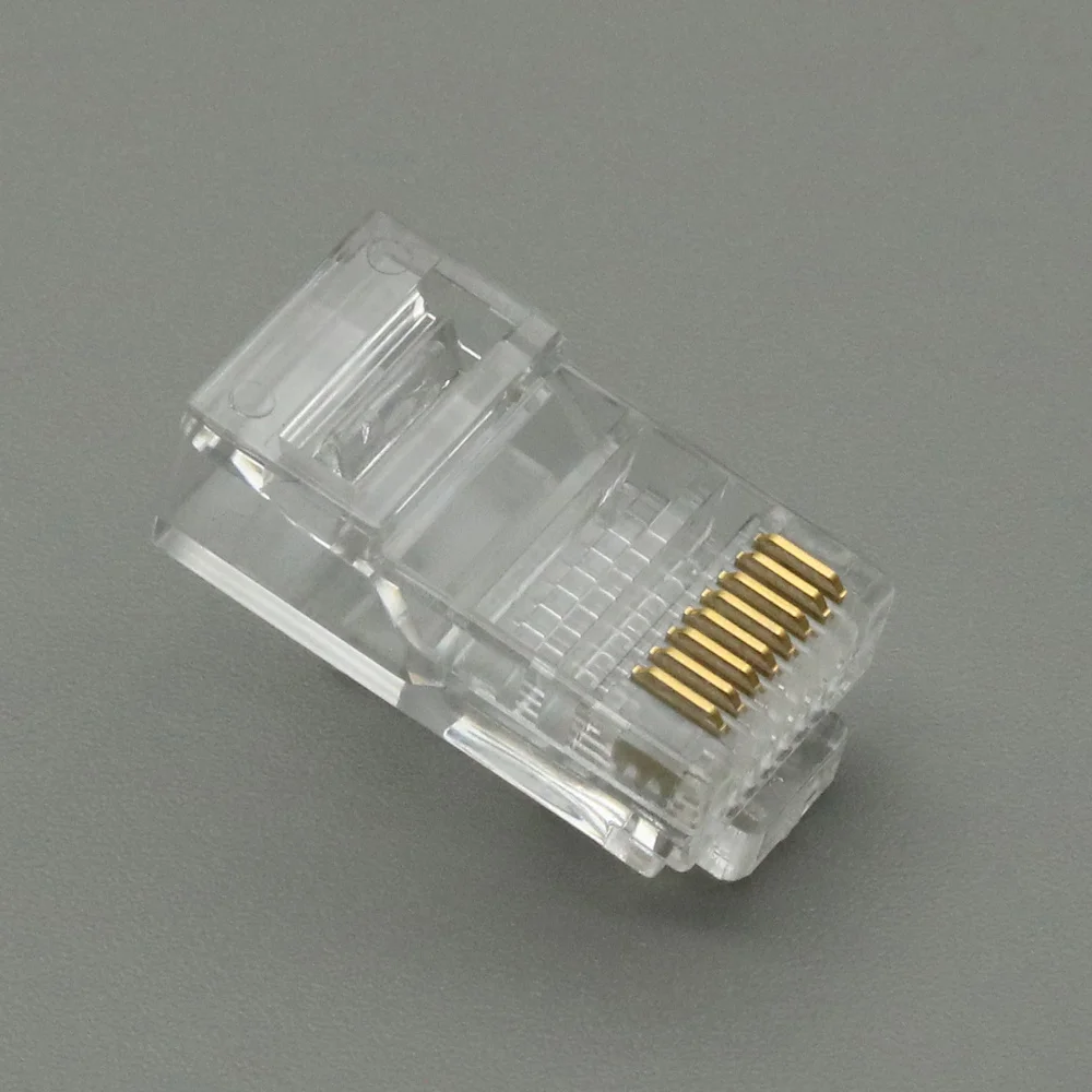Conector RJ45 con diseño pasante para facilitar el crimpado
