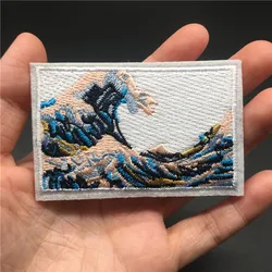 Parche bordado Hokusai La Gran Ola – Japonés Táctico