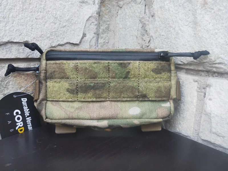 Chaleco táctico MOLLE en uso