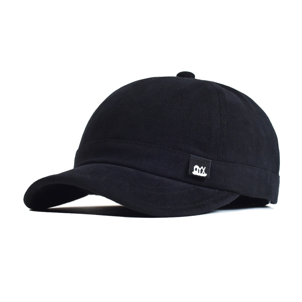 Vista de la gorra estilo vintage de perfil bajo