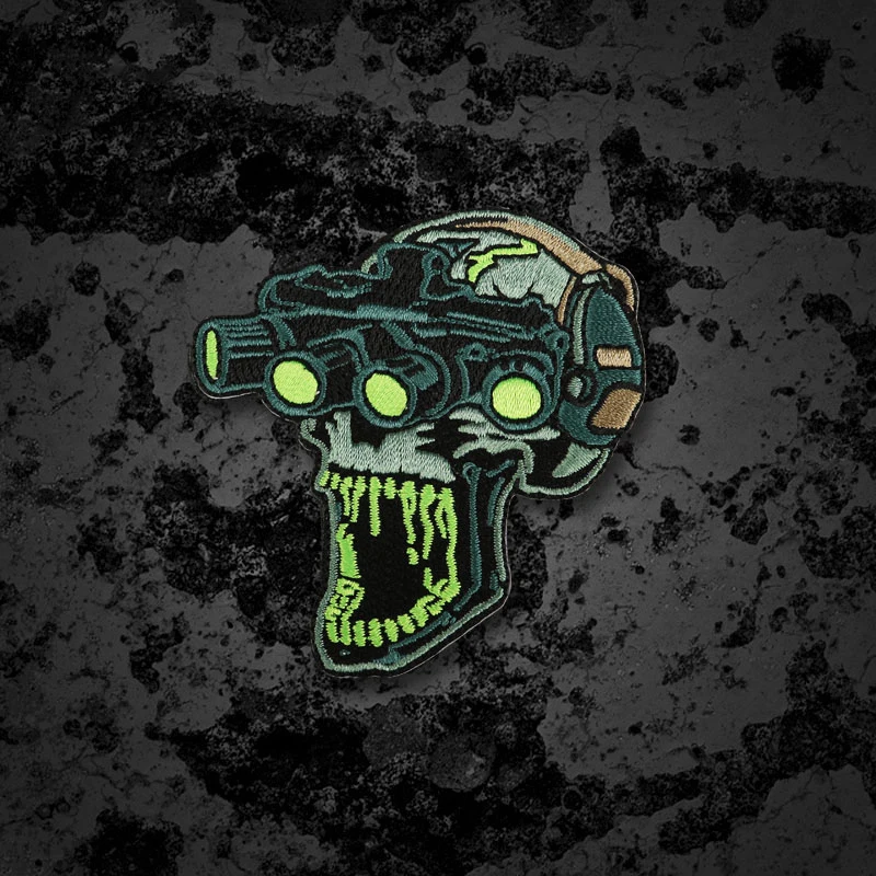 Parche bordado calavera cuatro ojos – visión nocturna táctica para ropa - imagen 3