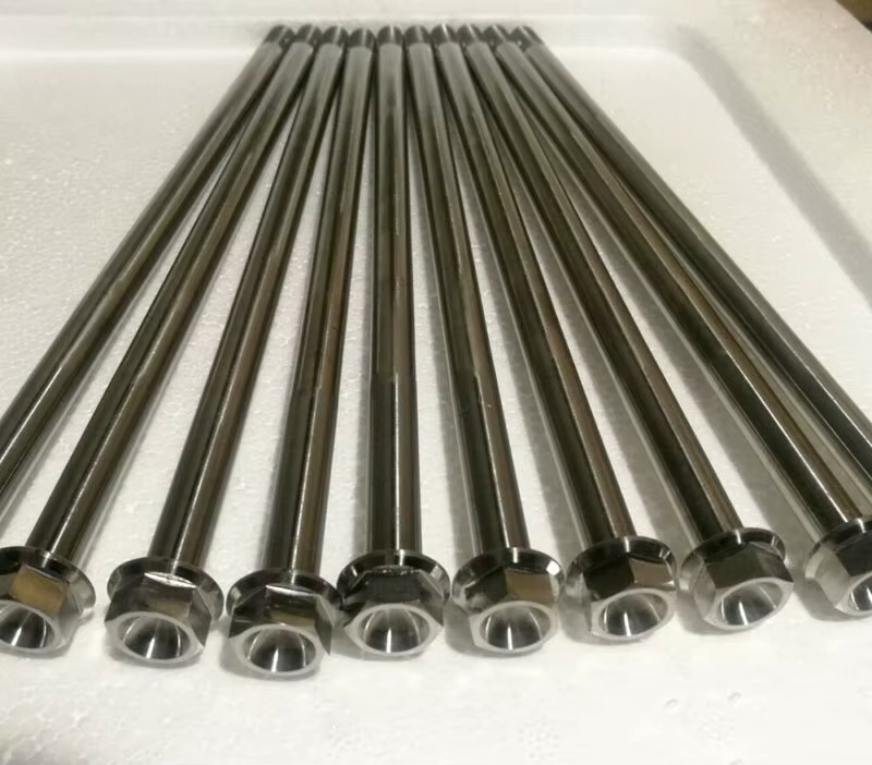 Tornillo titanio M10 con cabeza de brida