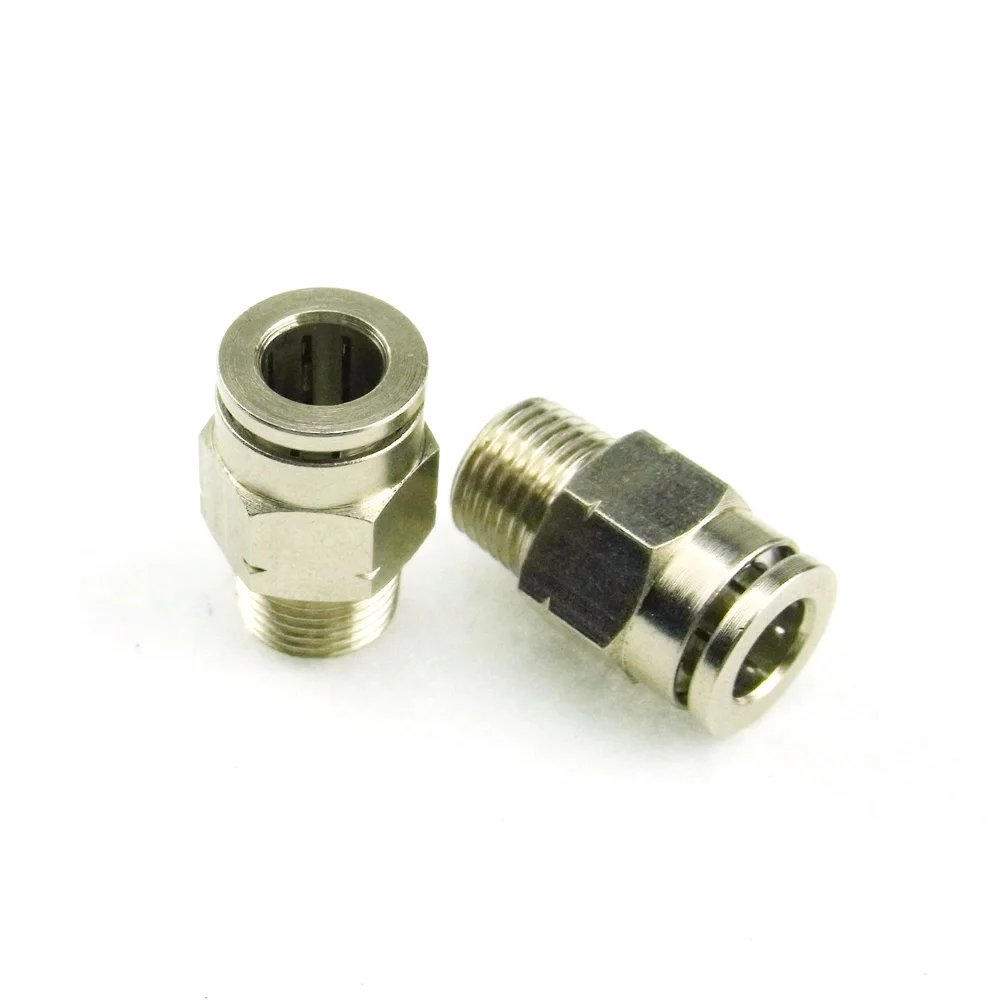 Conector en uso con una manguera de 6 mm y un adaptador de paintball