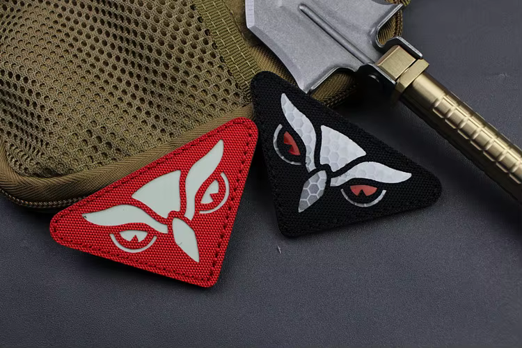 Parche aplicado en mochila táctica