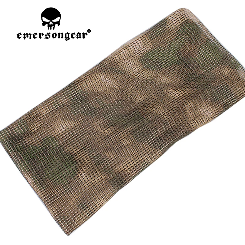 Detalle del patrón de camuflaje y costuras del velo