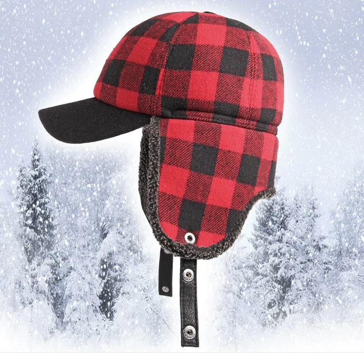 Sombrero de bombardero de invierno con orejeras, cuadros rojo y negro