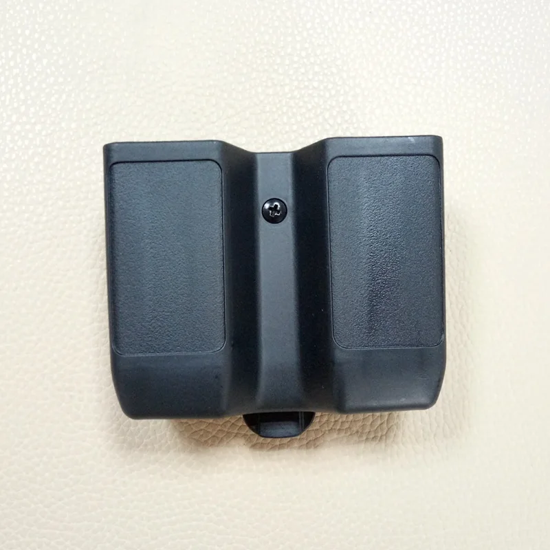 Funda colocada en cinturón táctico