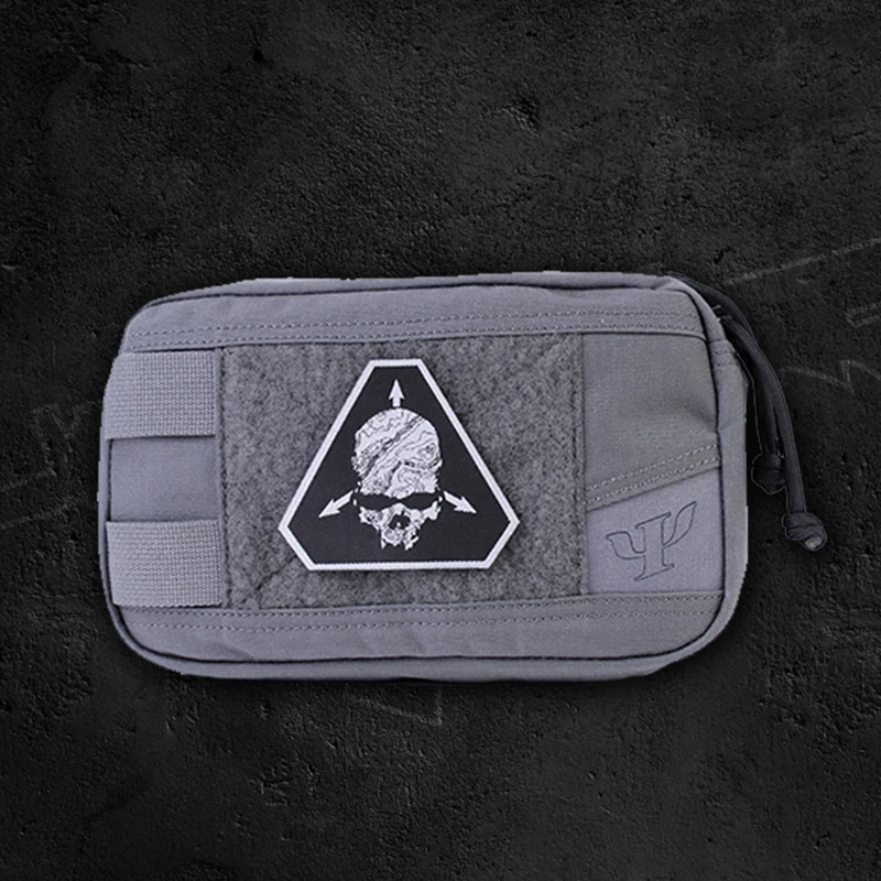 Parche táctico MOLLE para casco y equipamiento militar - imagen 3