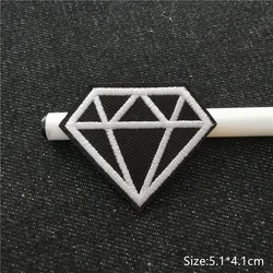 Parche bordado pentagrama blanco y negro – Transferencia térmica 46 estilos
