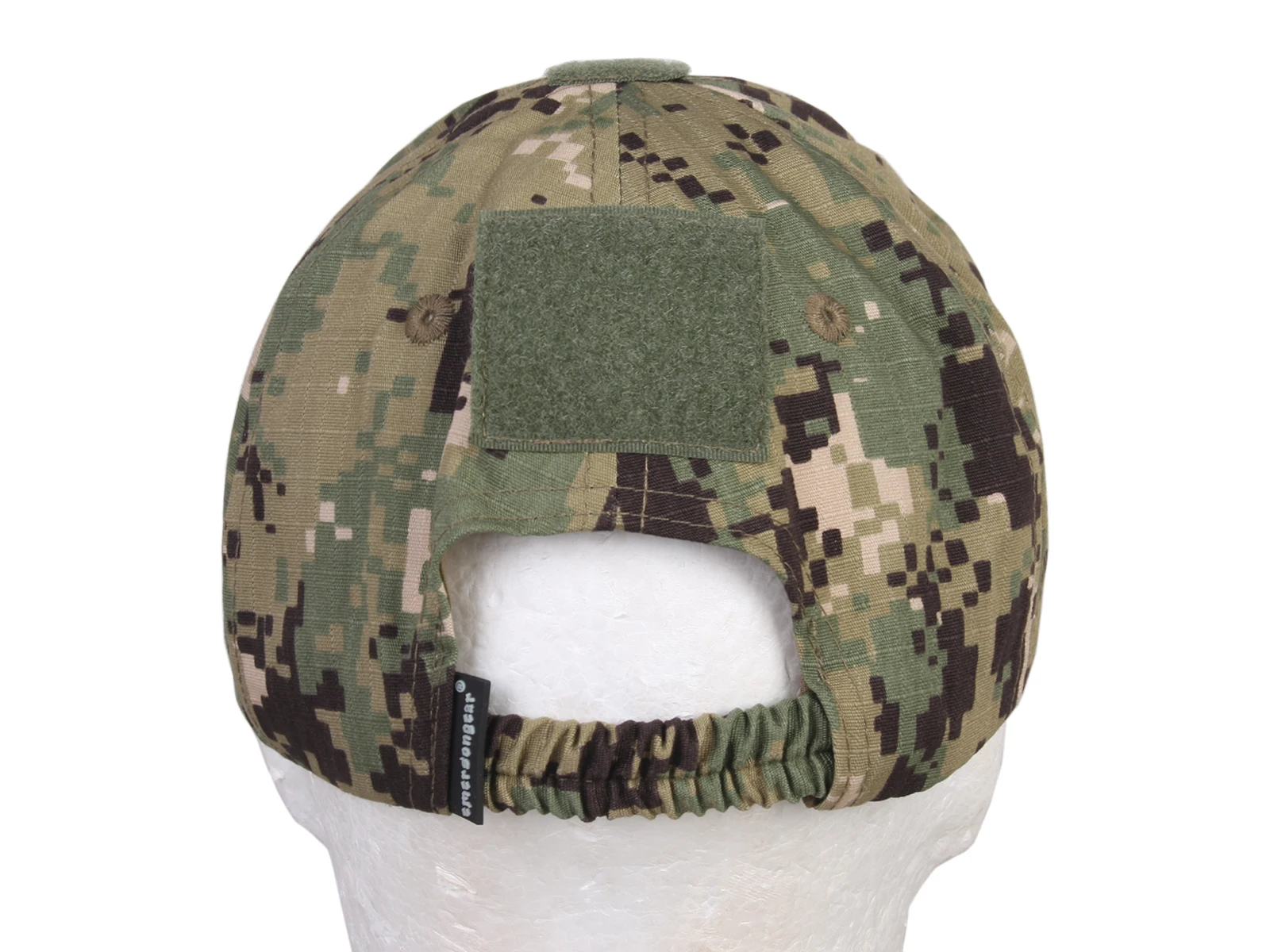 Gorra Emersongear en entorno aire libre